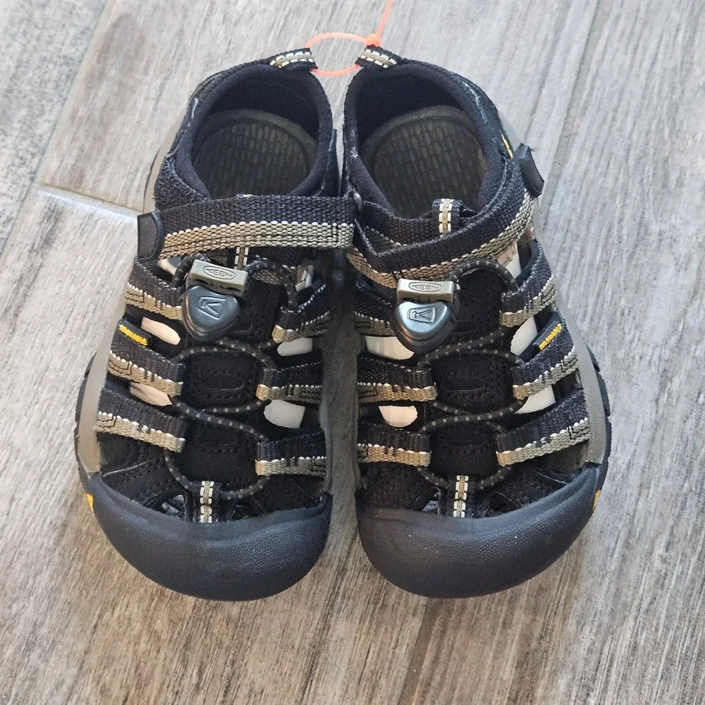 KEEN Newport H2 Sandals Kids 10 Black Olive Closed Toe Water Hiking Shoes